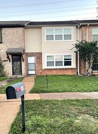 Building Photo - 8300 Oakhaven Rd