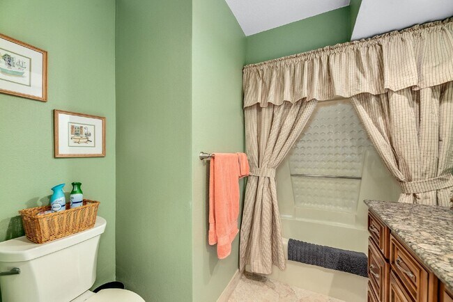 Building Photo - Fully furnished Beachside townhome