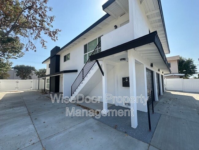 Building Photo - 1810 E Adams Ave