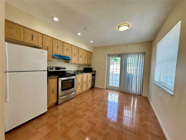 Building Photo - 6035 SW 39th St