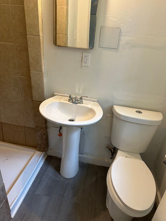 Building Photo - 405 Meadow Moss Rd