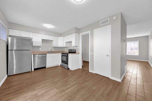 Building Photo - 674 Hobbs Dr