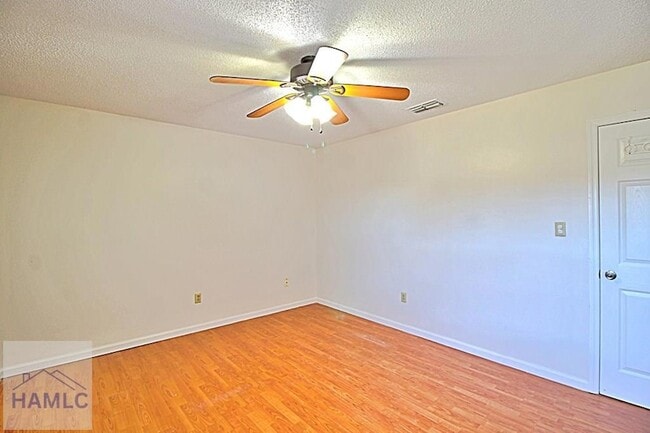 Building Photo - 915 Churchfield Dr