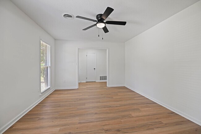 Building Photo - 2117 Semmes Dr