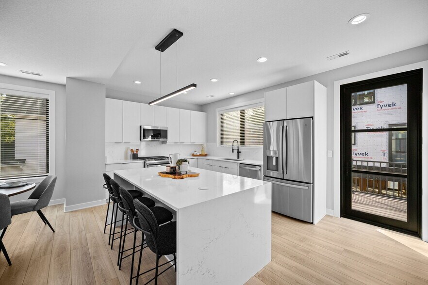 Building Photo - 4840 Ingersoll Ave