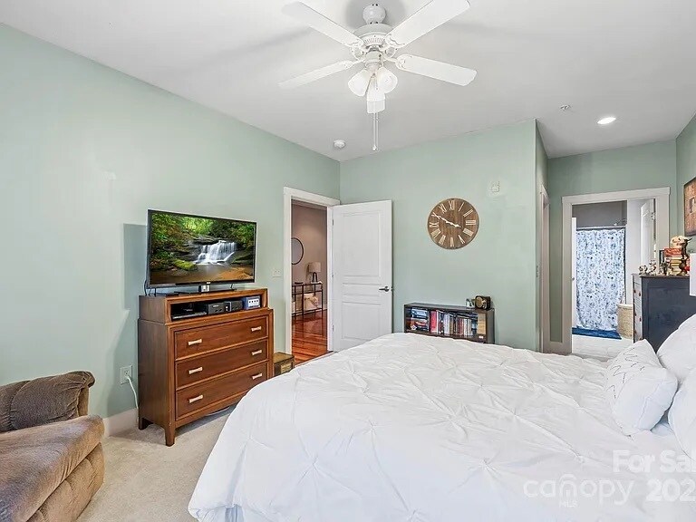 Building Photo - 9 Kenilworth