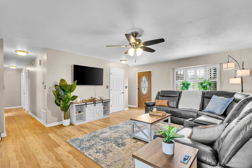 Building Photo - 897 Imperial Dr