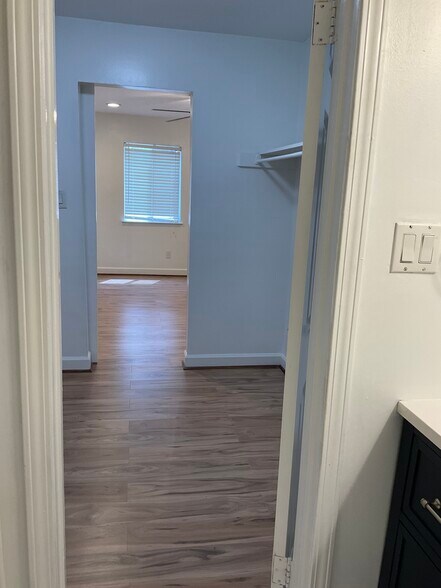 Building Photo - 1019 Woodland Vlg