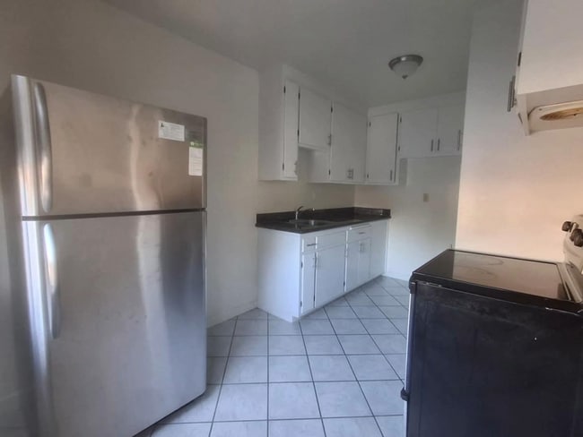 Building Photo - 536 Hawthorne Ave