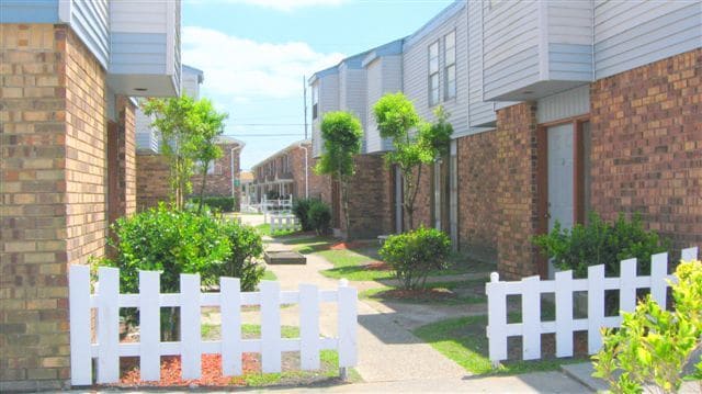 Building Photo - 1620 Newport Pl