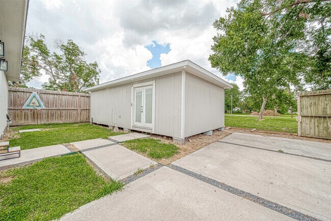Building Photo - 3014 Delia St