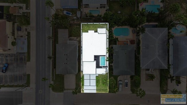 Building Photo - 203 W Lantana St