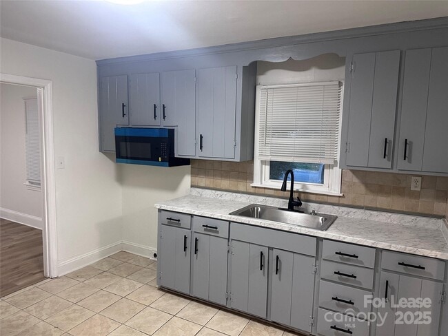 Building Photo - 4934 Galax Dr