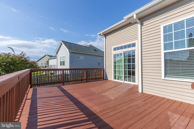 Building Photo - 15 Flag Ct