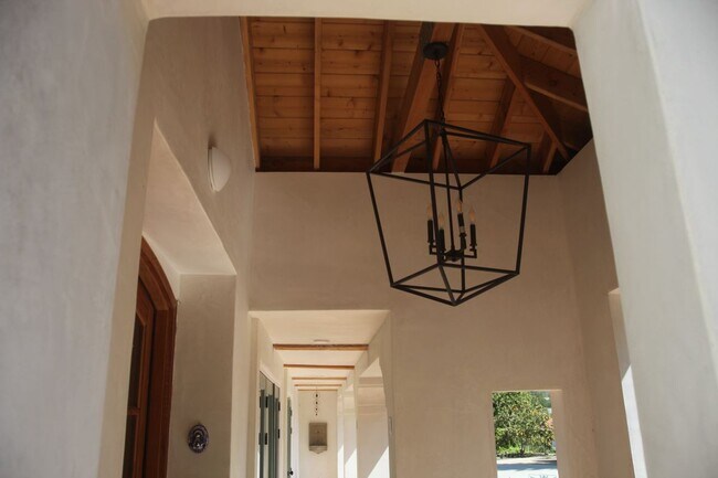 Building Photo - 2753 Redondo Cir