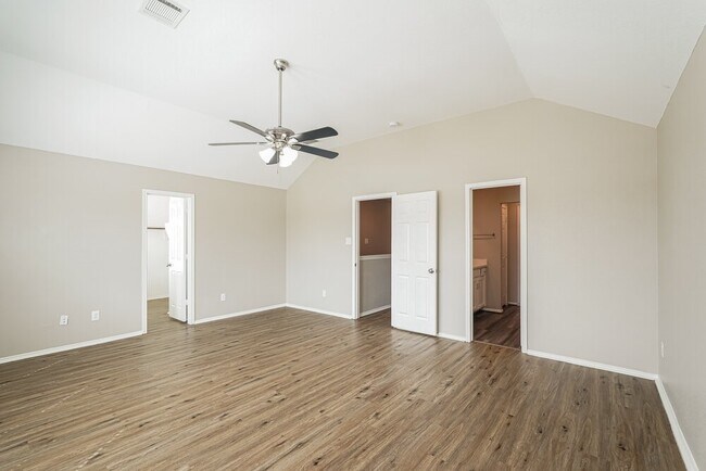 Building Photo - 8005 Wayside Village Way