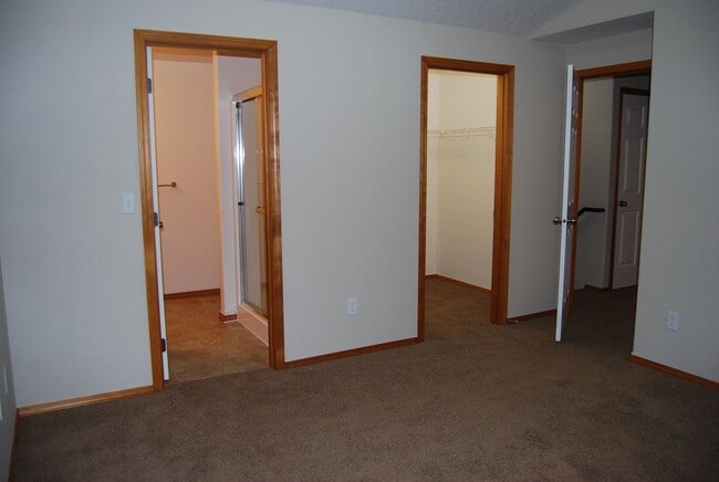 Building Photo - Well Maintained 3 Bedroom 2.5 Bath Newberg OR