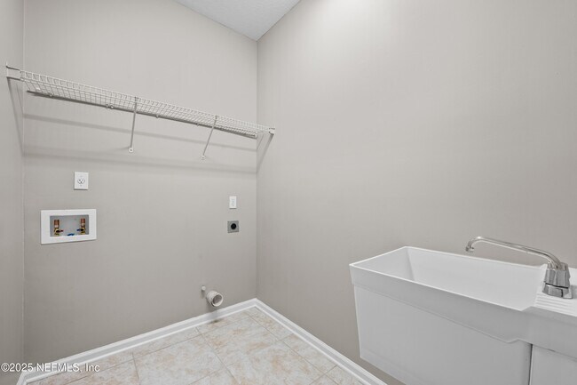 Building Photo - 932 Gallier Pl