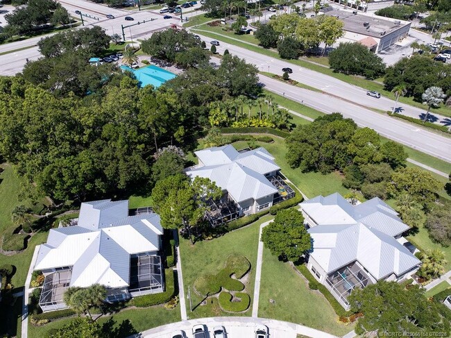Building Photo - 2905 SW Lakemont Pl