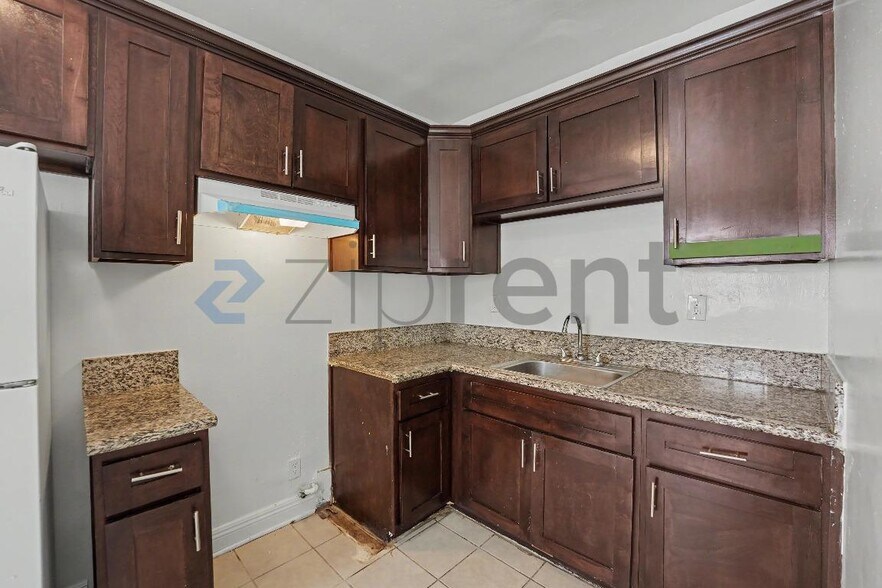Building Photo - Unit 12