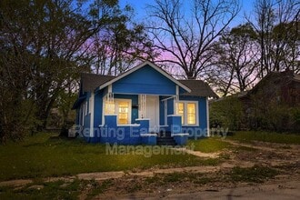 Building Photo - 1209 19th Pl SW