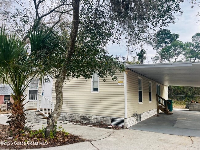 Building Photo - 1605 Ridge Dr