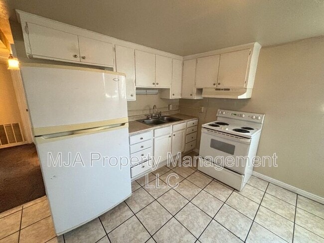 Building Photo - 732 Wasatch St.