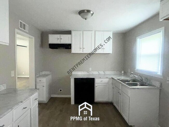 Building Photo - 4616 S 23rd W Ave