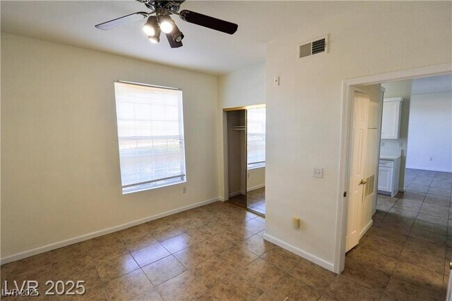 Building Photo - 231 W Horizon Ridge Pkwy