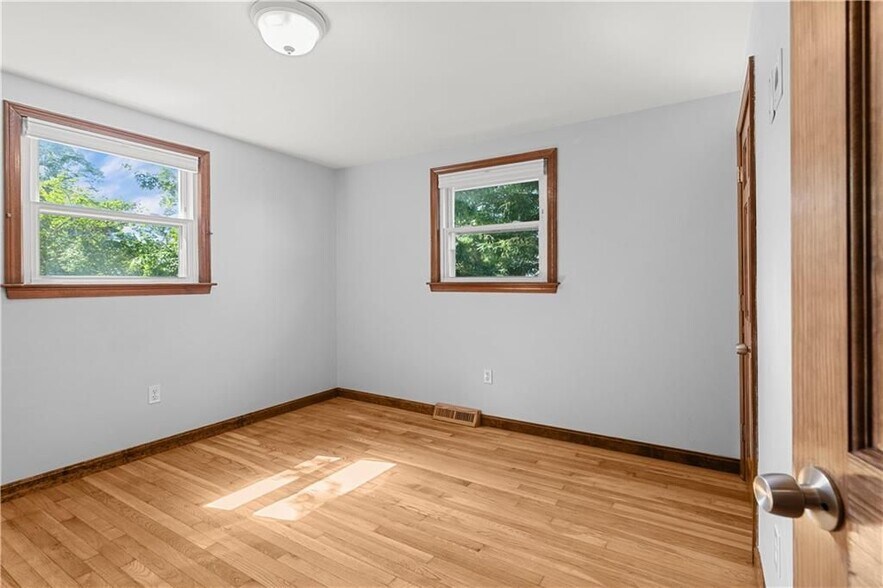 Building Photo - 25 Harris Dr