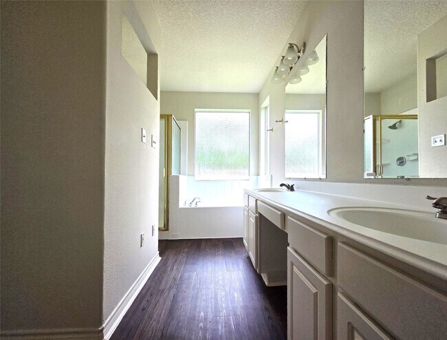 Building Photo - 2202 Cherry Hill Ct