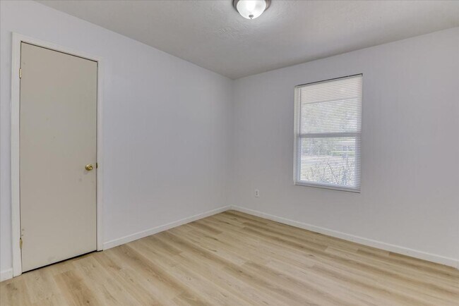 Building Photo - 3823 Fairington Dr