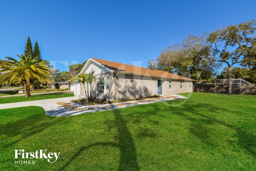 Building Photo - 92 Stanford Rd