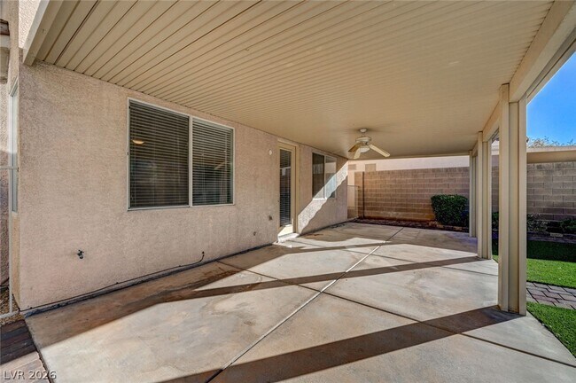 Building Photo - 121 Standing Stone St