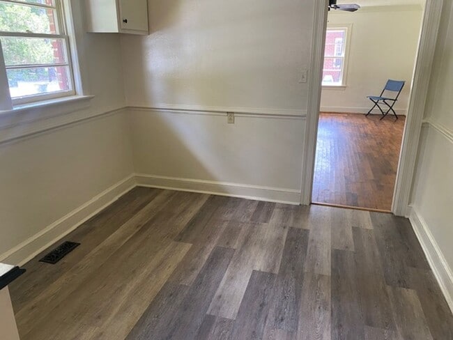 Building Photo - 3 Bedroom Brick House in Meadowbrook