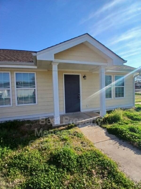 Building Photo - 3632 Dorris St