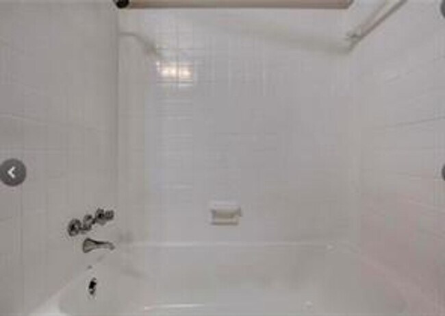 Building Photo - 909 Duncan Ln