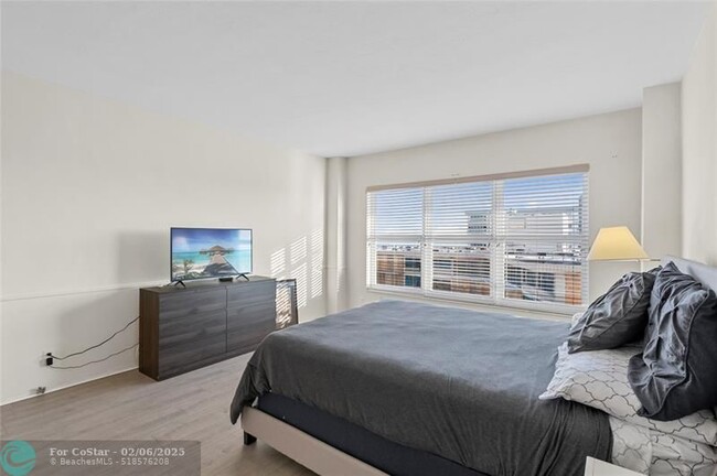Building Photo - 3850 Galt Ocean Dr