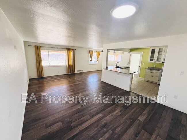 Building Photo - 1208 Alcazar St NE