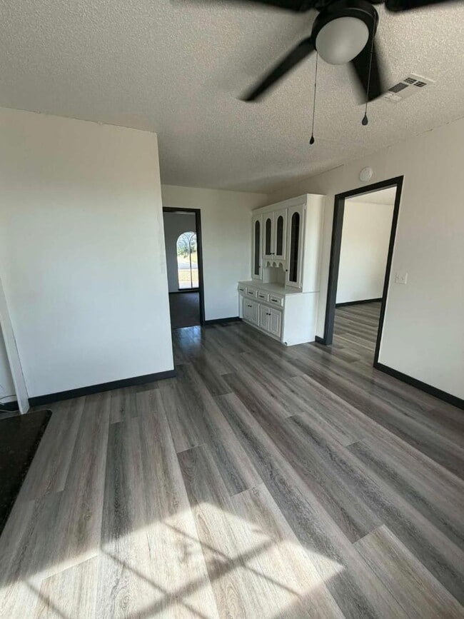 Building Photo - 2816 N Crescent Dr