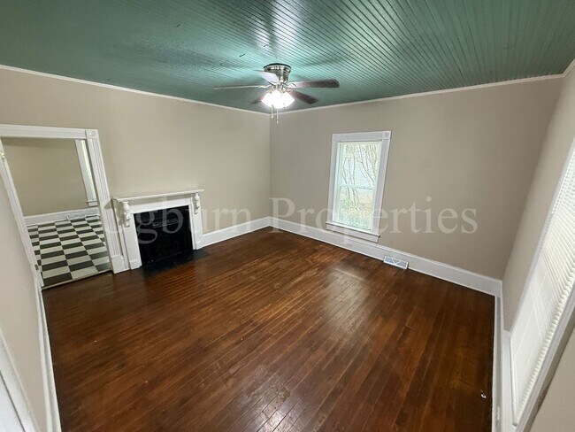 Building Photo - 409 Granville Dr SW