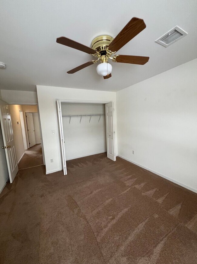 Building Photo - 34-37 Eastwick Lane