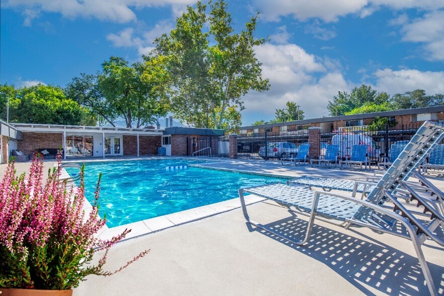 Primary Photo - 500 Townhome