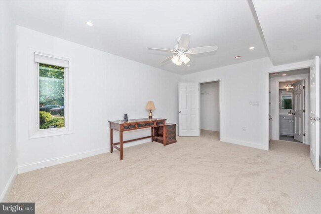 Building Photo - 5 President Point Dr