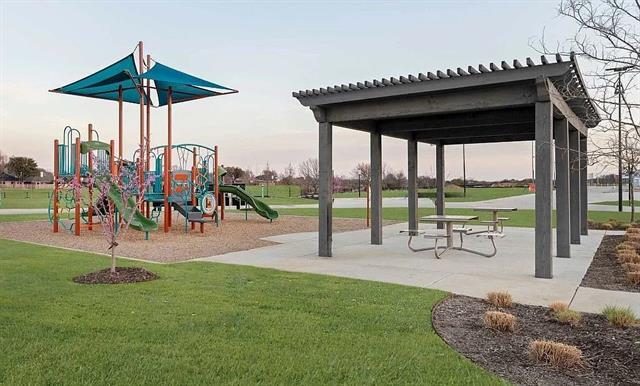 Building Photo - 5720 Lakeview Dr