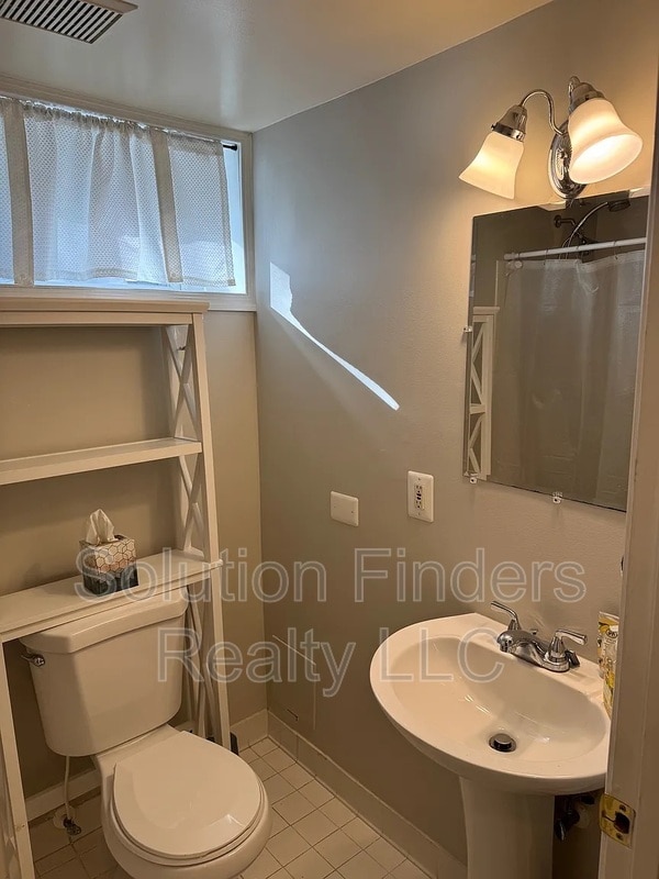 Building Photo - 1701 Olive St