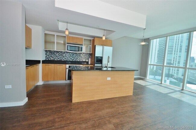 Building Photo - 480 NE 30th St