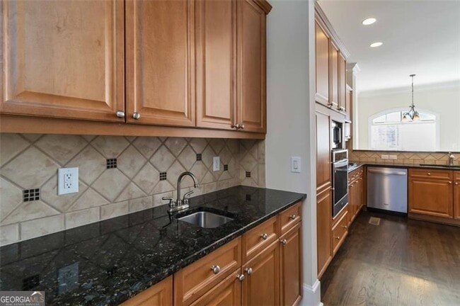 Building Photo - 5460 Glenridge View NE