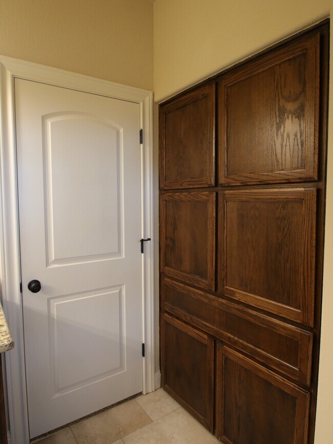 Building Photo - COMING SOON! 3BD/2BA Home in Benbrook | Vaulted Ceilings | Gourmet Kitchen | 2-Car Garage | Lands...