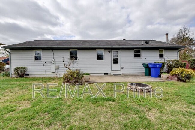 Building Photo - 609 Birch Dr